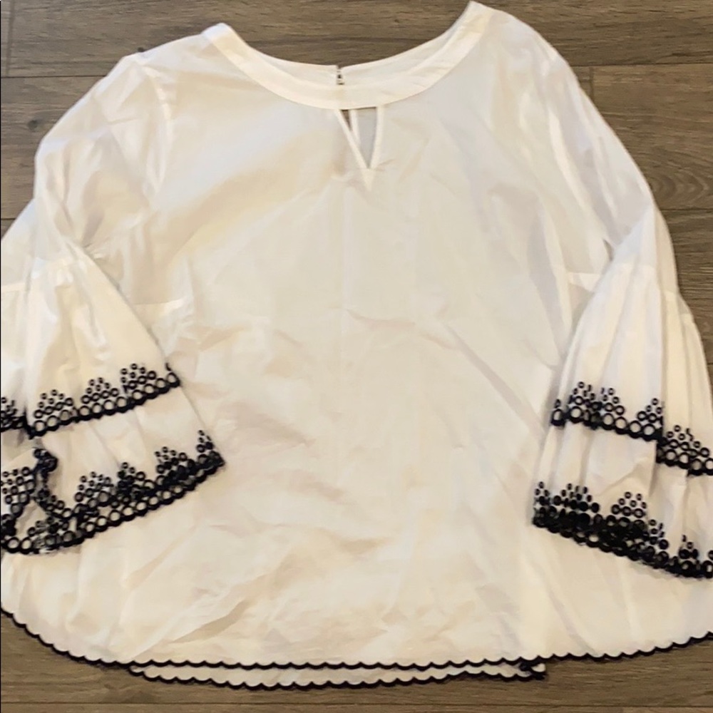Crown and Ivy 2x Gorgeous Top